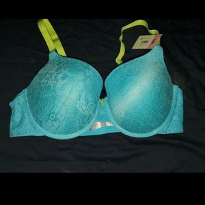 2 Bra's 40C & 40D